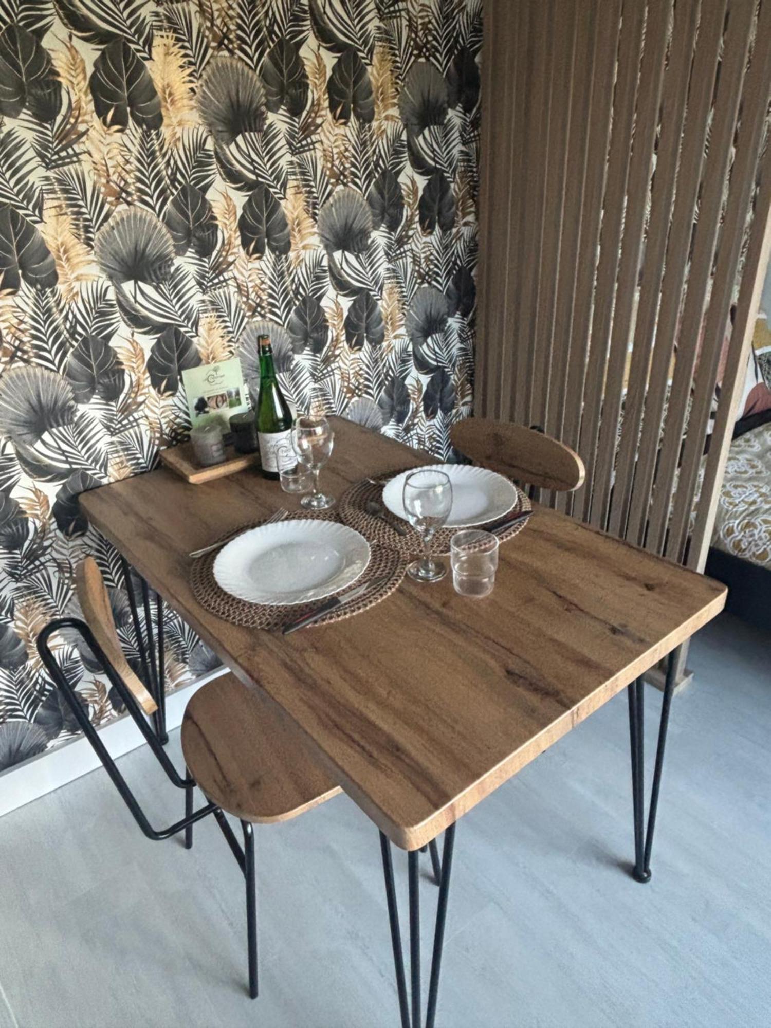 Bienvenue Chez Vous Apartment แวโลญส์ ภายนอก รูปภาพ