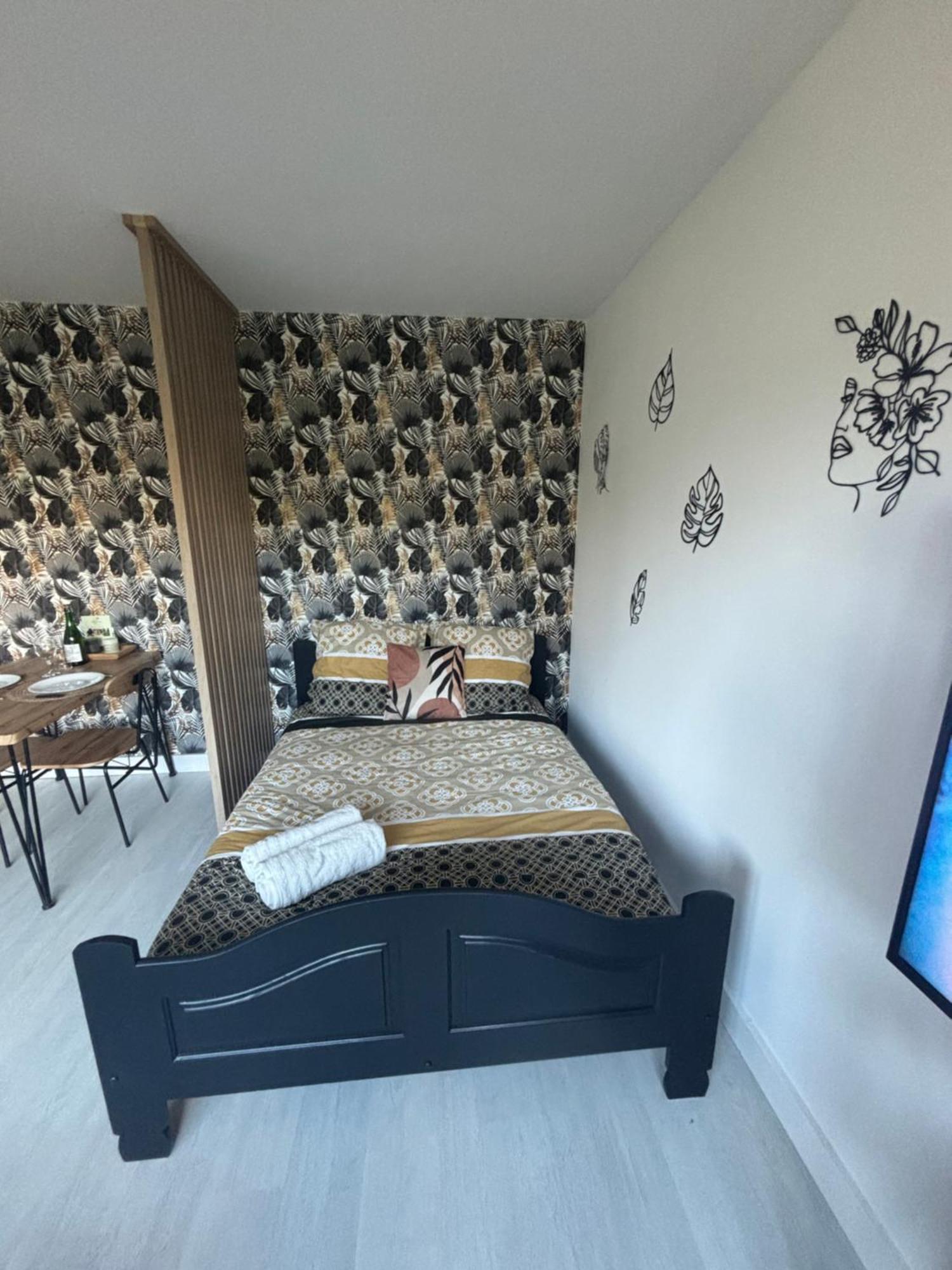 Bienvenue Chez Vous Apartment แวโลญส์ ภายนอก รูปภาพ